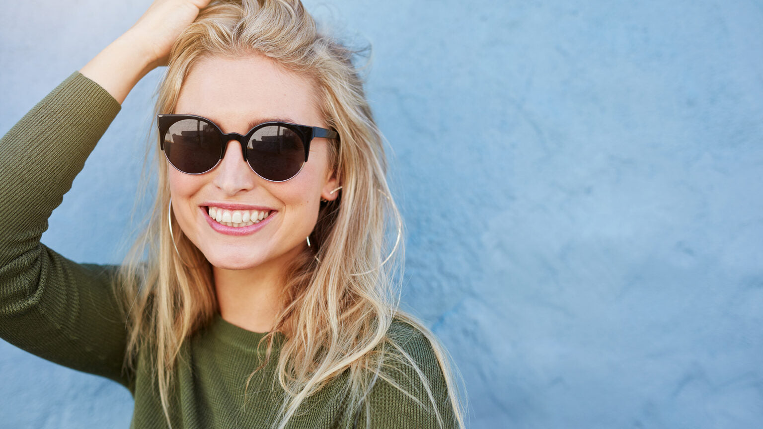 Woman wearing dark sunglasses